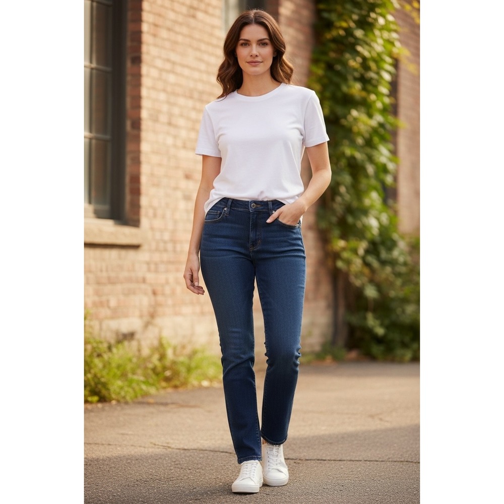 Lee Women's‎ Classic Straight Leg Jeans Dark Wash Size 12P
